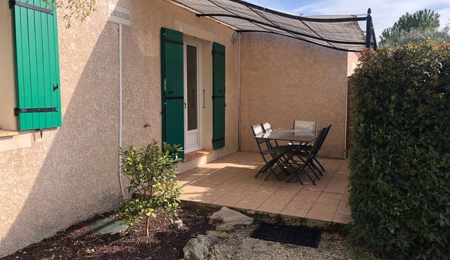Holiday Home 'Gite Le Micocoulier' with Shared Pool, Wi-Fi and Air Conditioning