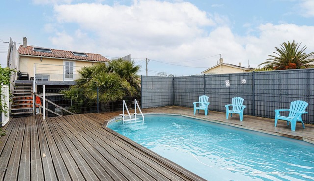 Holiday Home "Maison Boyardville Piscine" with Pool & Wi-Fi