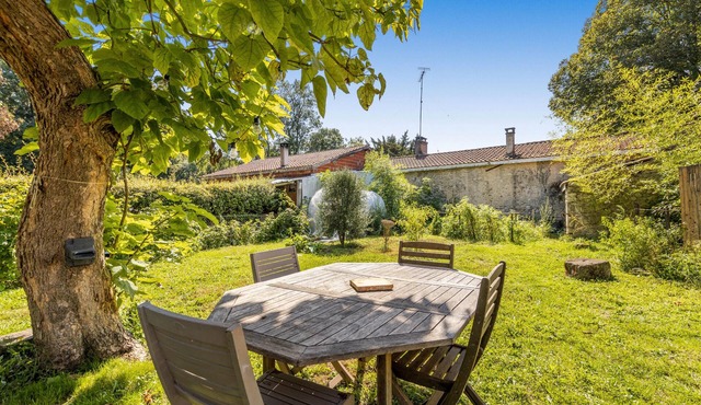 Holiday Home 'D'Amélie' with Shared Terrace, Shared Garden and Wi-Fi