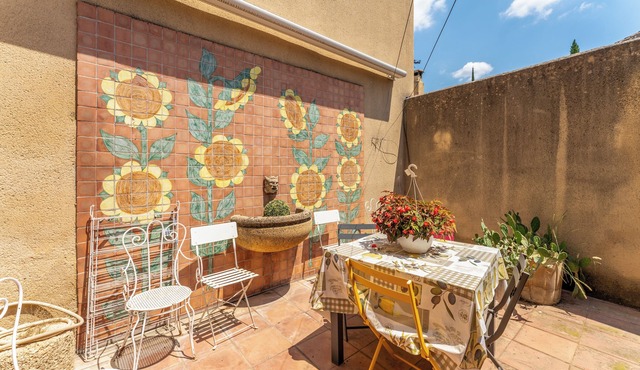 Holiday Home 'L'oustalet' with Private Terrace, Wi-Fi and Air Conditioning