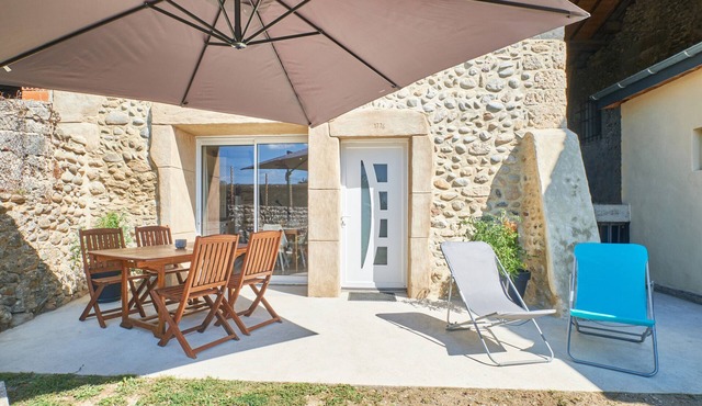 Holiday Home 'La Mottinière' with Private Terrace and Wi-Fi