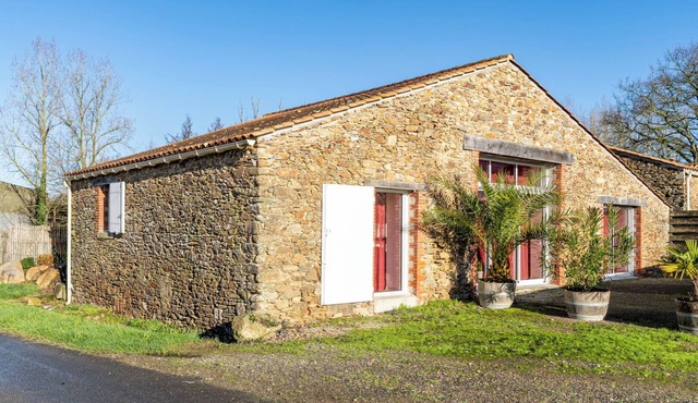 Holiday Home 'La Grange - Gîte Calme En Campagne' with Private Terrace, Private Garden and Wi-Fi