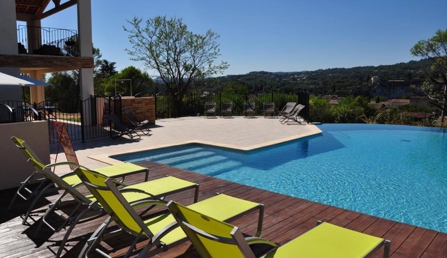 Holiday cottage "Gorges de l'Ardéche" in a residence with swimming pool