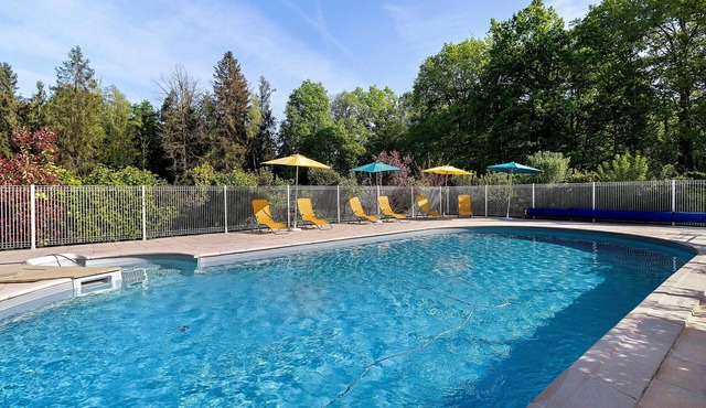 Holiday Home “Domaine Du Grand Roc- Sitellle” with Lake View, Shared Pool & Wi-Fi