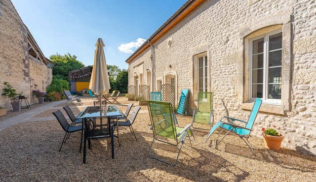 Holiday Home 'Pâquerette' with Shared Pool, Private Terrace and Wi-Fi