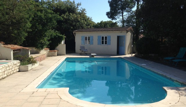 Holiday Home 'Jardin Arboré, Belle Maison Piscine' with Private Pool, Terrace and Wi-Fi