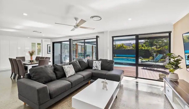 Holiday fun with private pool and mini golf!