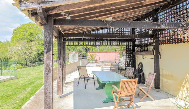 Holiday Gite with Great Outdoor Space and Pool