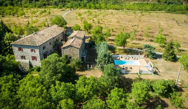 Holiday gites for 10 guests - private riverfront