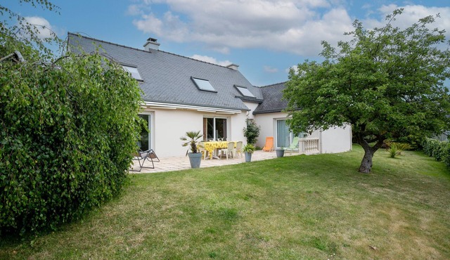 Holiday Home 'La Petite Palmeraie - Binic' with Private Terrace, Private Garden and Wi-Fi