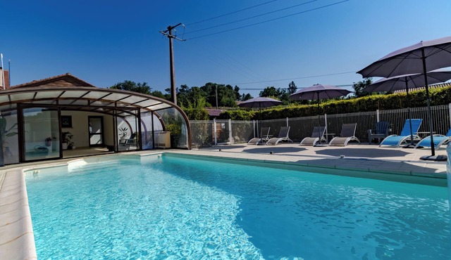 Holiday Home 'Liz' with Shared Pool, Wi-Fi and Air Conditioning