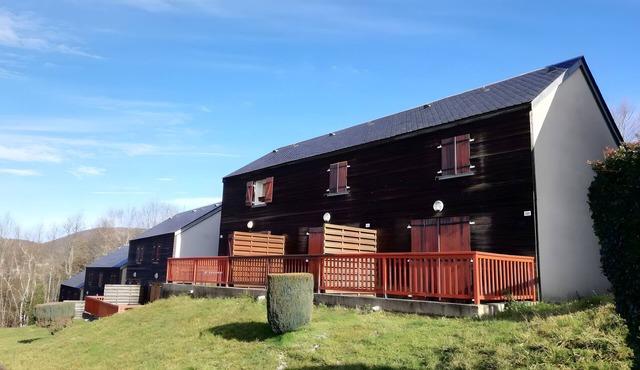 Holiday Home 'Duplex Near Lake La Raviège' with Private Terrace and Private Garden