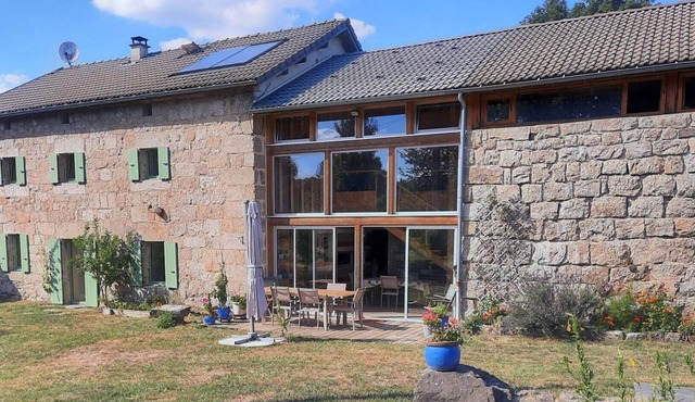 Holiday Home “Gîte de Charrey” with Private Terrace, Garden, and Wi-Fi