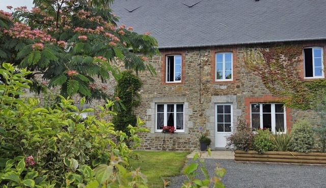 Holiday Home 'Gîte De L'arthour' with Private Garden and Wi-Fi