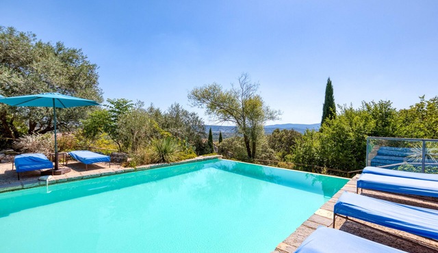 Holiday Home 'Mas Grand Bosc' with Shared Pool, Private Terrace and Wi-Fi