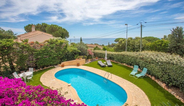 Holiday Home 'La Belle Provence' with Sea View, Wi-Fi and Air Conditioning