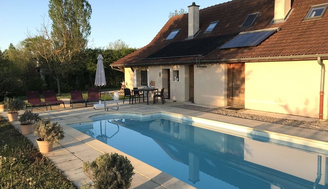 Holiday home in Burgundy with pool