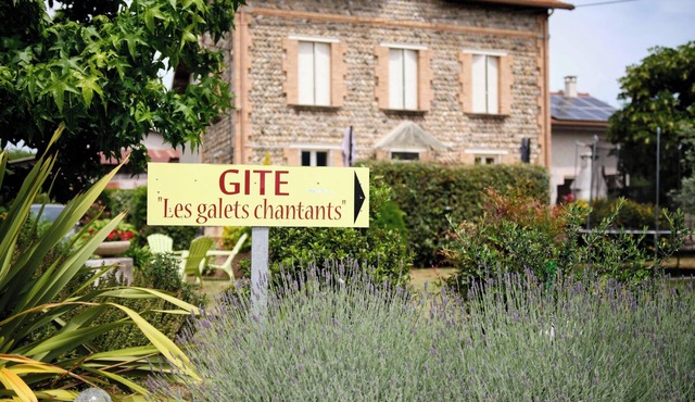 Holiday Home 'Gîte Les Galets Chantants' with Mountain View, Private Terrace and Wi-Fi