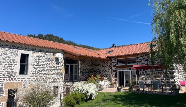 Holiday Home “Gîte De La Ribeyre” with Mountain View, Shared Terrace & Wi-Fi