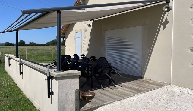 Holiday Home 'Chez Le Petit Claude' with Private Terrace, Private Garden and Wi-Fi