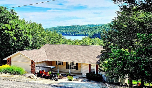 Holiday Haven On The Island! nSleeps 12! Fire pit! 6-Seater Golf Cart Included!