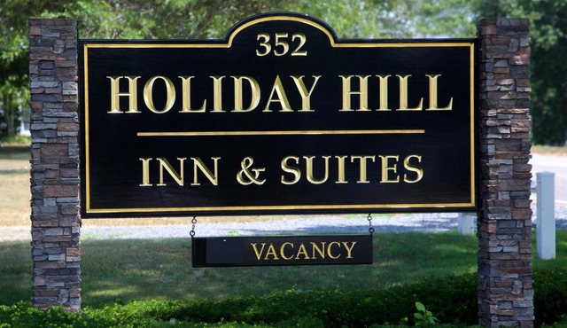 Holiday Hill Inn & Suites