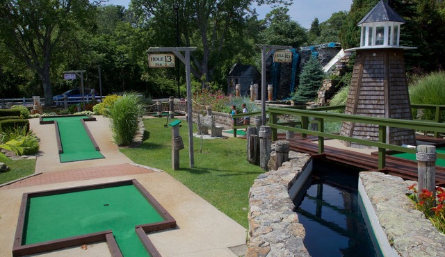 Holiday Hill Inn & Suites