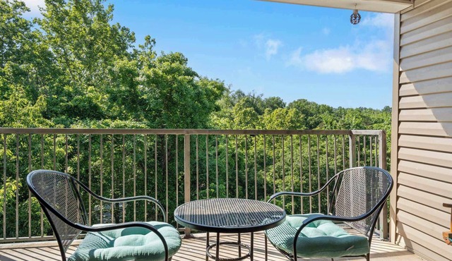 Holiday Hills Getaway | Branson | Golf Resort | Outdoor pools