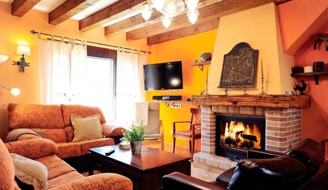 Holiday Home 'El Valle De La Mantequilla' with Mountain View, Private Terrace and Wi-Fi