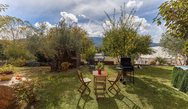 Holiday Home 'El Mirador Del Gato 1' with Mountain View, Shared Pool and Wi-Fi