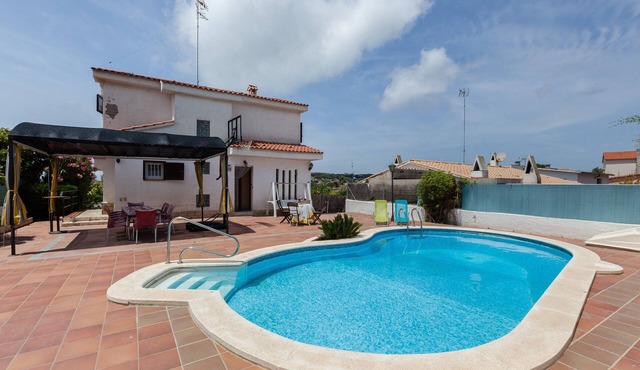 Holiday Home 'Villa Lilia' with Sea View, Private Pool and Wi-Fi