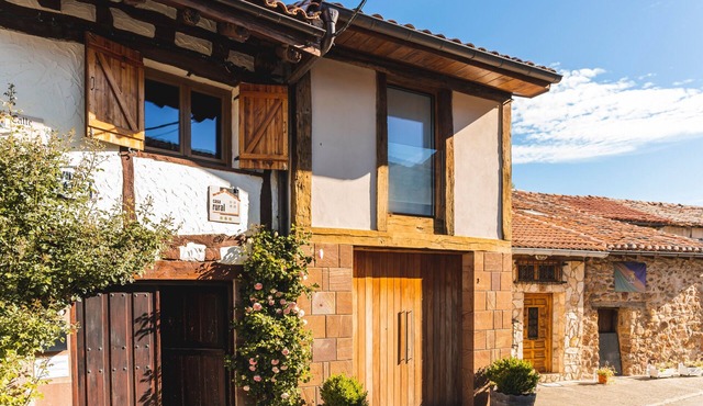 Holiday Home 'Casa Rural Villapajar' with Mountain Views, Private Garden & Wi-Fi