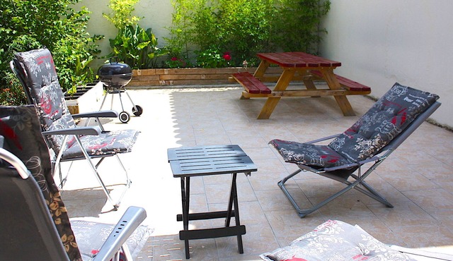 Holiday Home with private garden and terrace in Beaumont-du-Perigord