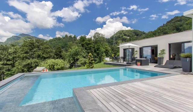 Holiday Home "Les Terrasses Du Bois Charrière" with Mountain View, Private Terrace and Wi-Fi