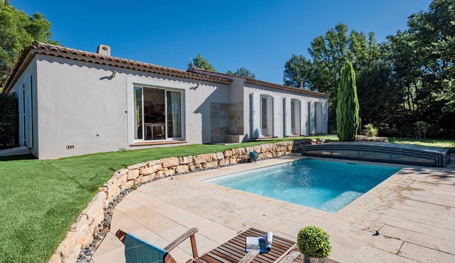 Holiday home with A/C and pool near a village