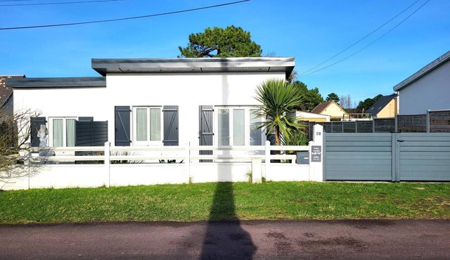 Holiday Home 'La Villa Kikifil, Bord De Mer' with Private Terrace, Private Garden and Wi-Fi