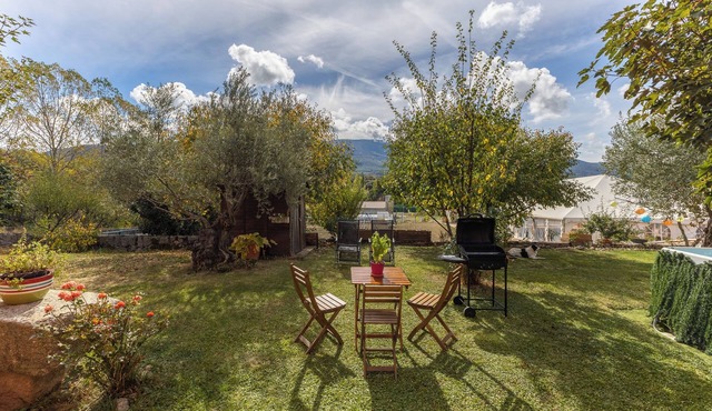 Holiday Home 'El Mirador Del Gato 1' with Mountain View, Shared Pool and Wi-Fi