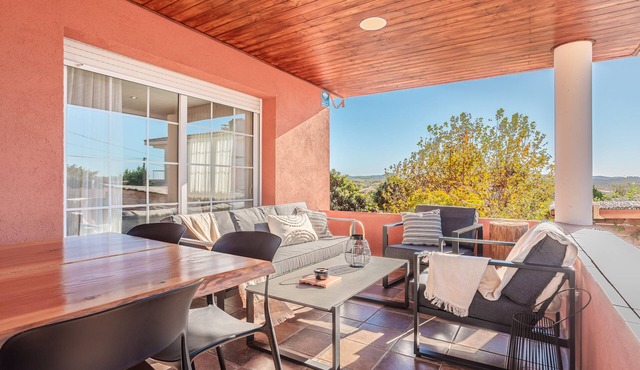 Holiday Home 'El Roble' with Mountain View, Private Pool and Wi-Fi