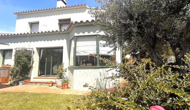 Holiday home with private pool, Sant Pere Pescador