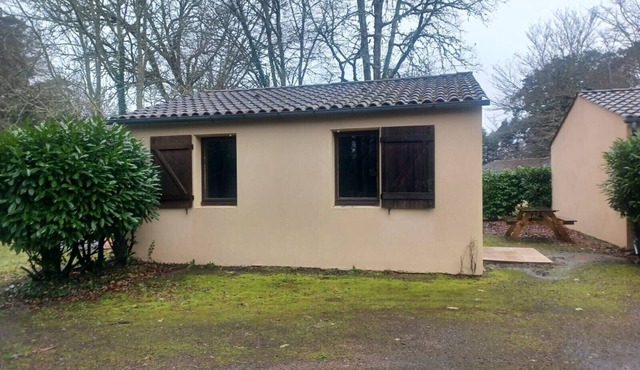 Holiday Home “Maison 4 Personnes” with Shared Pool, Wi-Fi & Air Conditioning