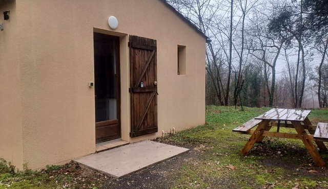 Holiday Home for 6 Guests with Shared Pool