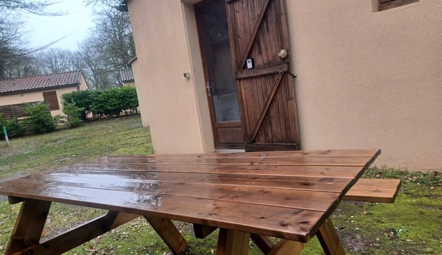 Holiday Home for 7 Guests with Shared Pool