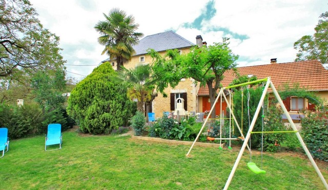 Holiday home in Dordogne with shared pool and pets allowed