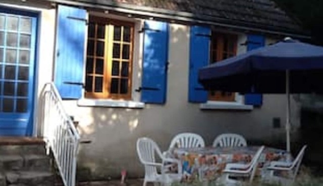 Holiday Home 'Vallée De La Loire' with Private Garden and Wi-Fi