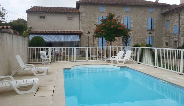 Holiday Home 'Gite L'ouche De Mai' with Private Pool, Private Terrace and Wi-Fi