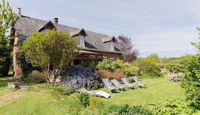 Holiday Home 'Maison De La Huppe' with Private Terrace, Wi-Fi and Air Conditioning