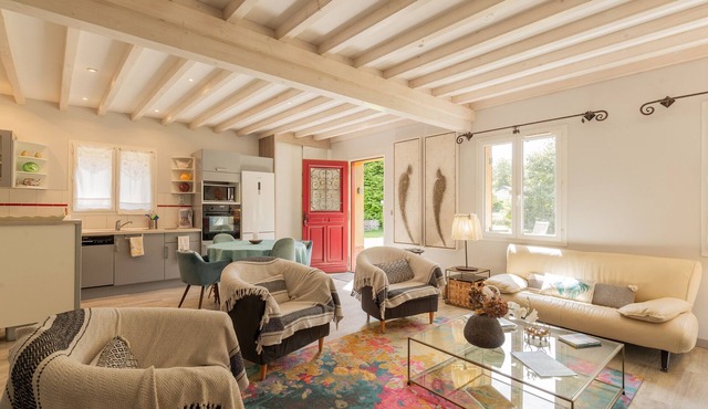 Holiday Home 'La Maison Des Mésanges' with Private Terrace, Wi-Fi and Air Conditioning