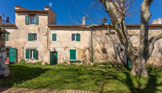 Holiday Home 'Véritable Mas Provençal À La Palud' with Private Garden and Wi-Fi