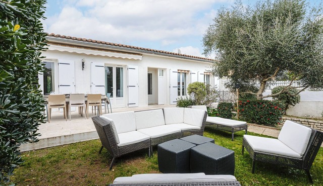 Holiday Home 'Maison 120m2 Pres Centre Et Plages' with Terrace, Garden and Wi-Fi