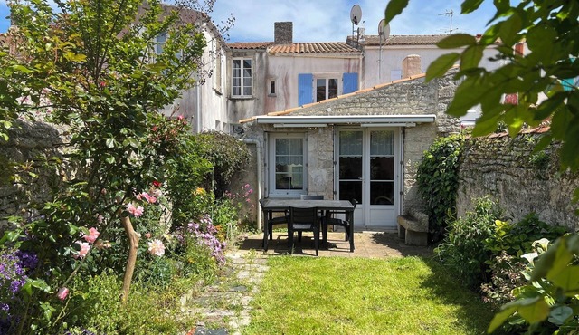 Holiday Home 'Maison Au Cœur Du Château D'Oléron' with Private Terrace and Wi-Fi